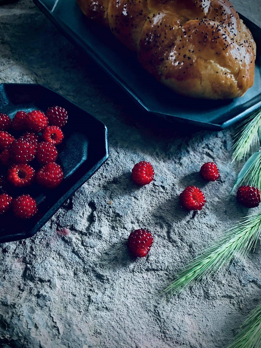 Green- bread and rasperies